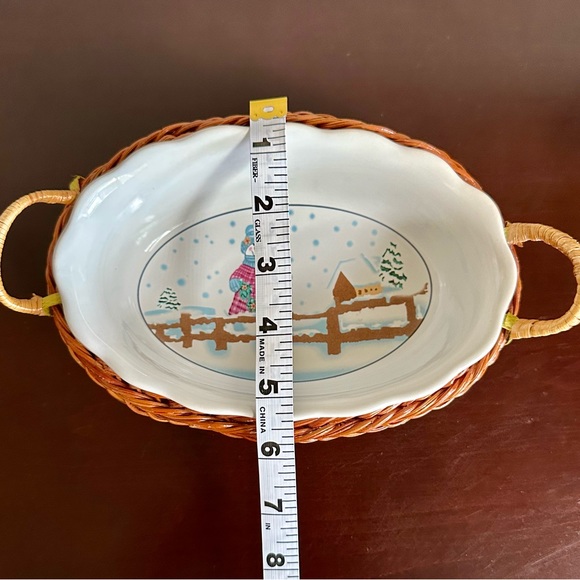 Set of 2 Stoneware Christmas Snowwoman Baking/Serving Dishes With Nesting Basket - Picture 7 of 9